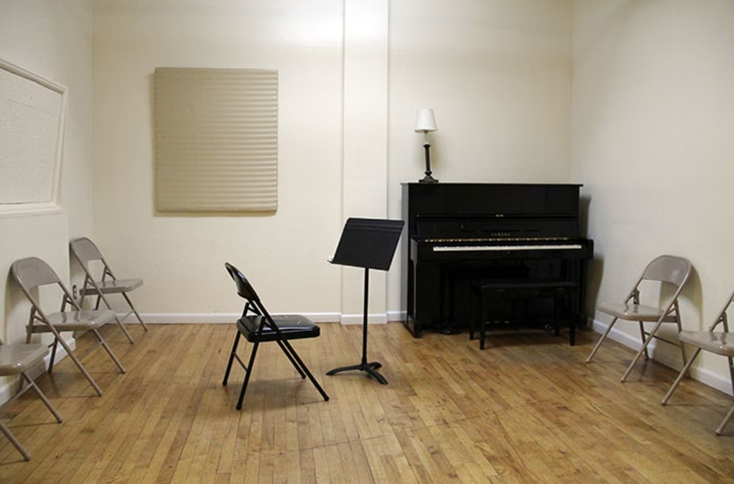 Studio 5 - 15 X 16 - $21/HR